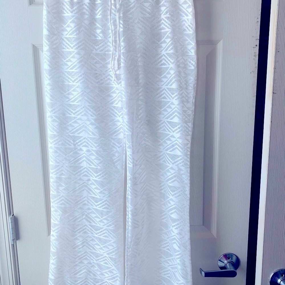 Woman’s white Lace pants size LG